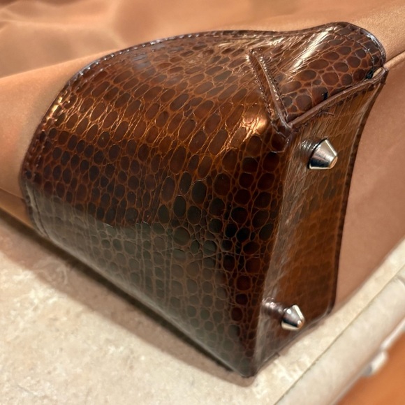 Stylish Brown Shoulder Bag with Leather Trim and Comfortable Handles nwot - Picture 14 of 16